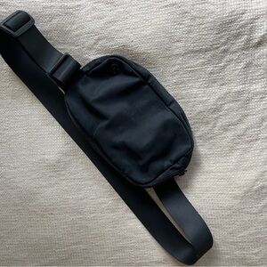Lululemon - everywhere belt